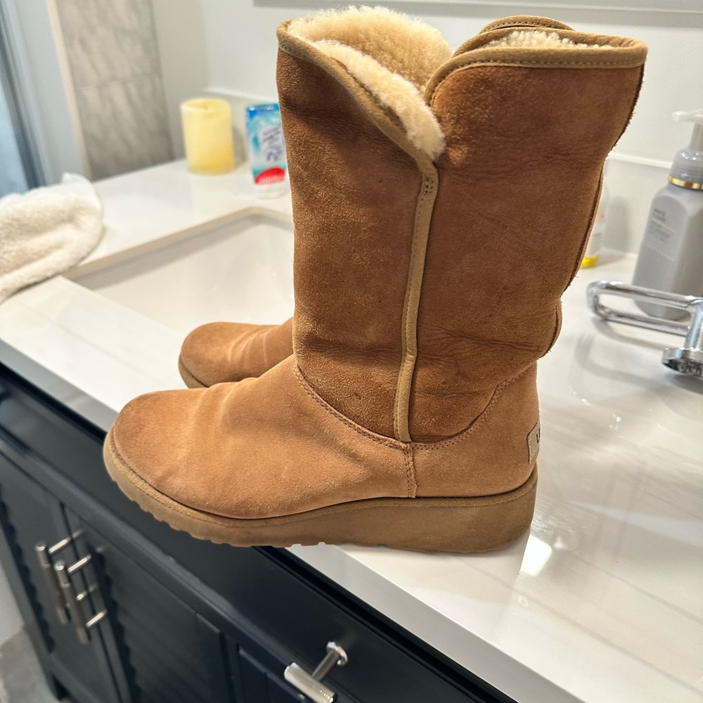 Ugh Aimee- small wedge